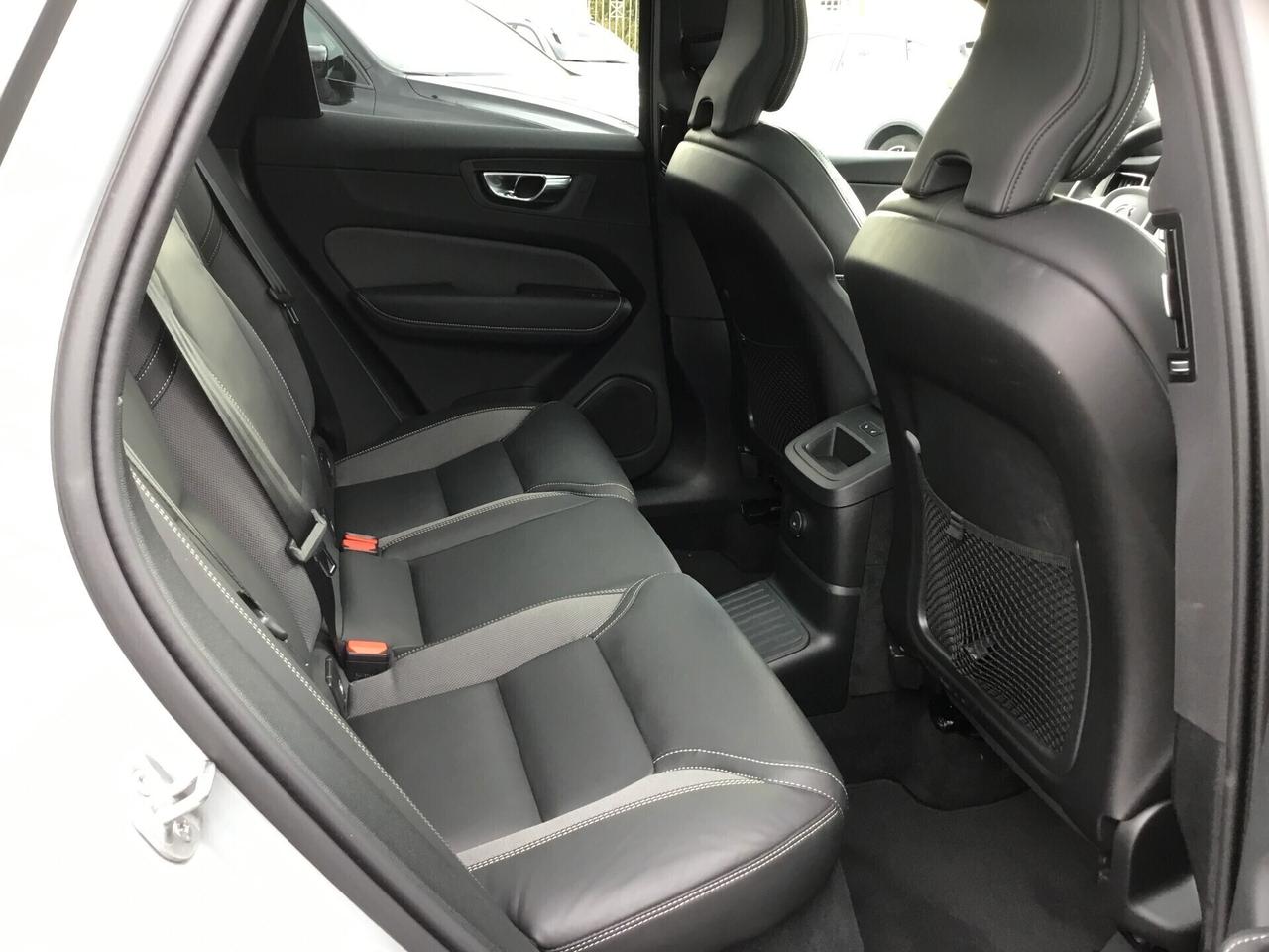 Volvo XC60 T6 Plug-in hybrid AWD automatico Plus Dark