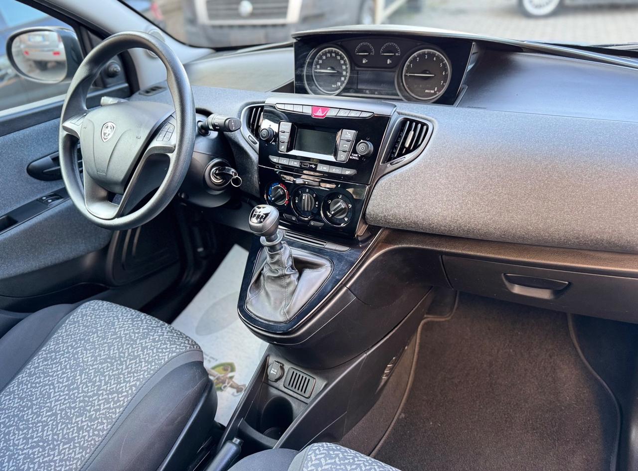 Lancia Ypsilon 1.0 FireFly 5 porte S&S Hybrid Gold Plus