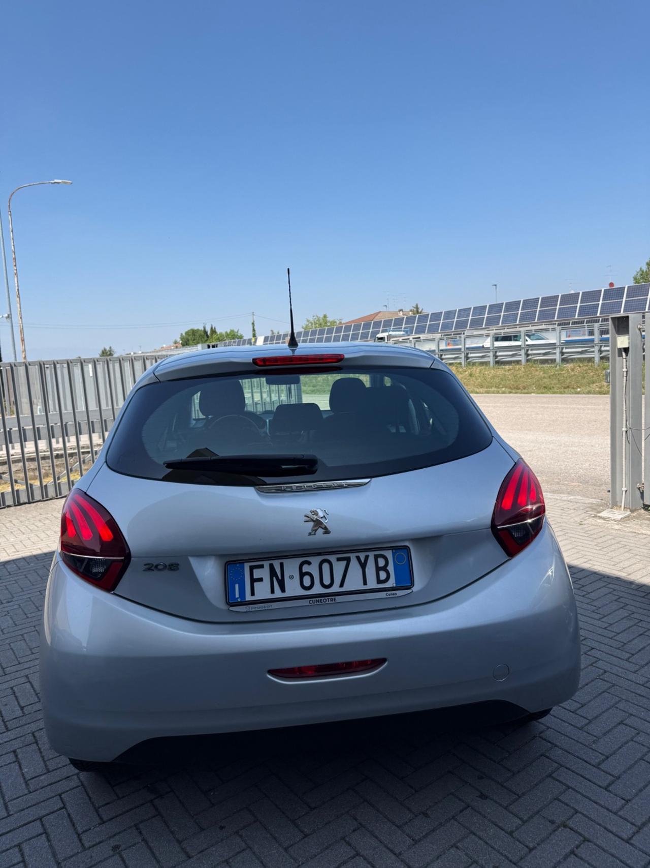 Peugeot 208 BlueHDi 75 5 porte Allure