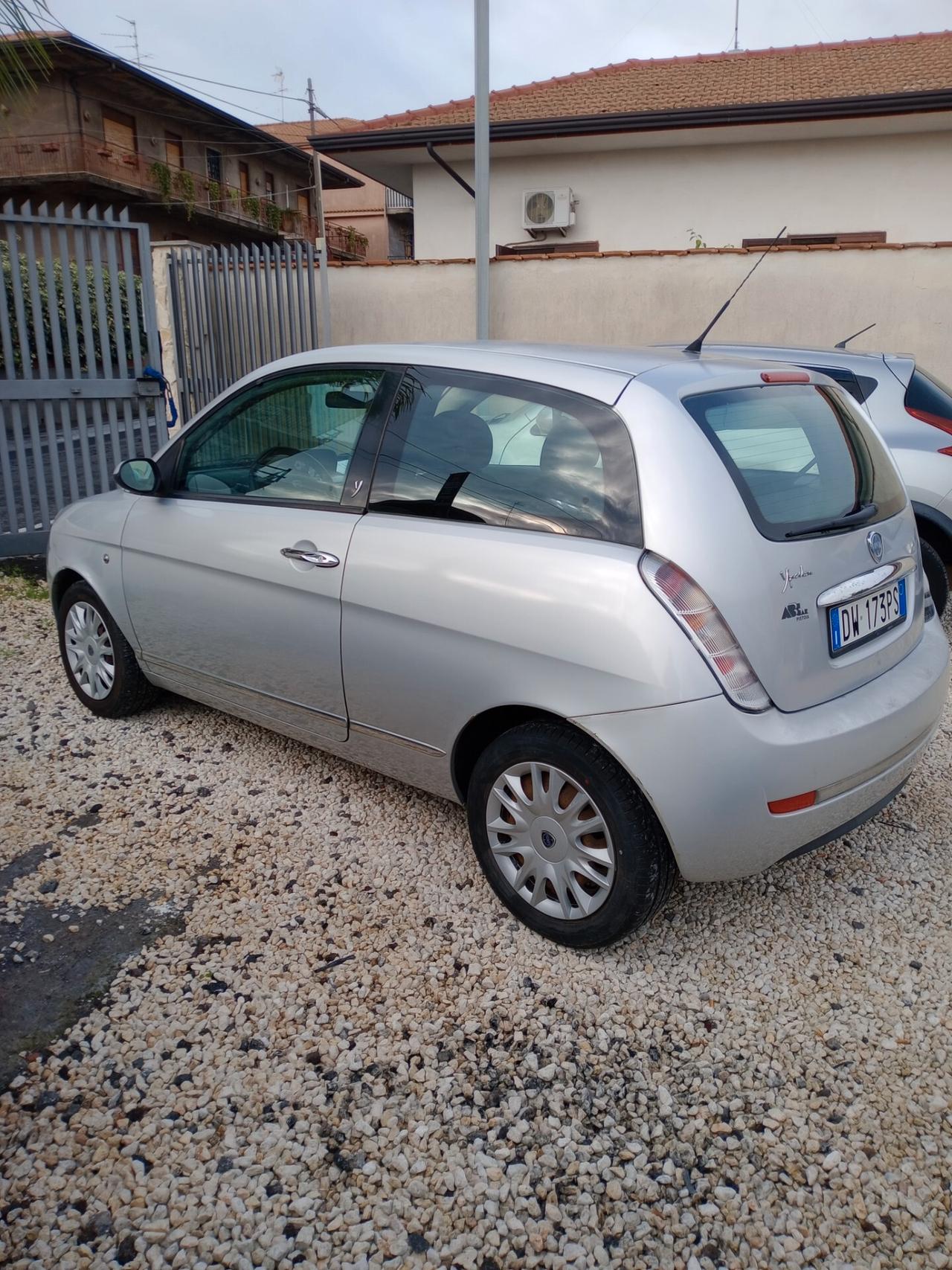 Lancia Ypsilon 1.2 Argento