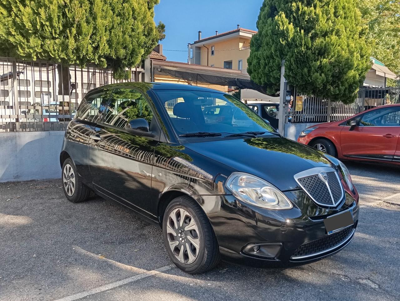 Lancia Ypsilon 1.2 Argento valuto permute