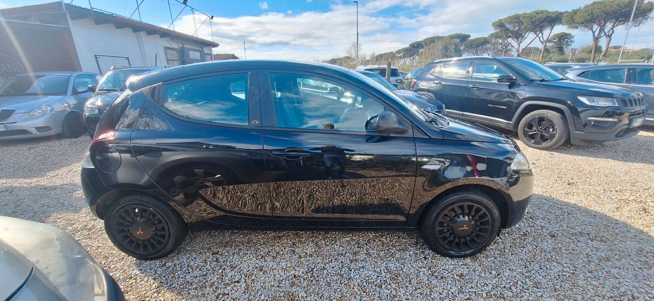 Lancia Ypsilon 1.2 69 CV 5 porte GPL Ecochic Elefantino Blu