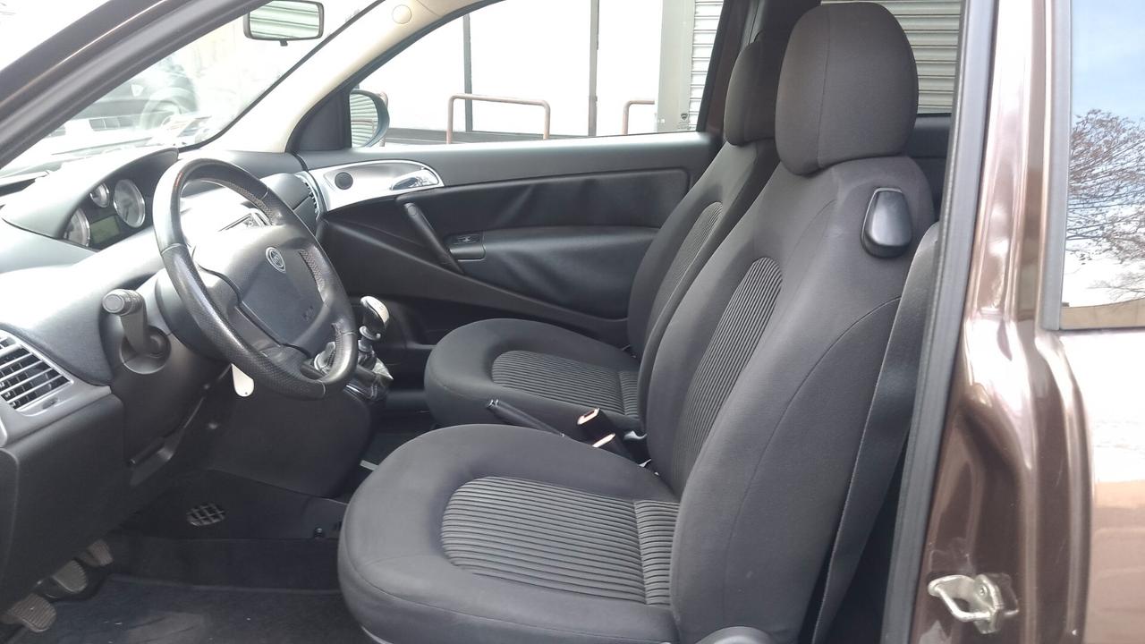 Lancia Ypsilon 1.2 BZ neopatentati 2011