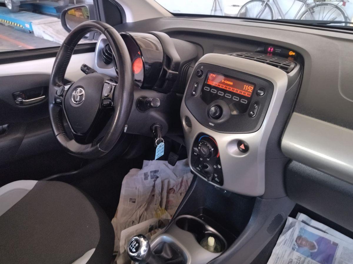 TOYOTA Aygo 1.0 VVT-i 69 CV 5 porte x-cool