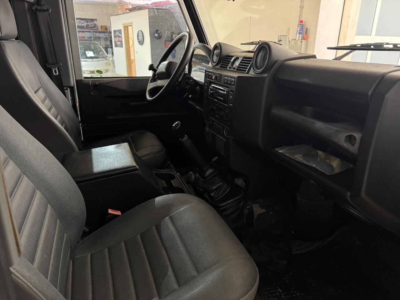 Land Rover Defender 90 2.4 TD4 Station Wagon SE