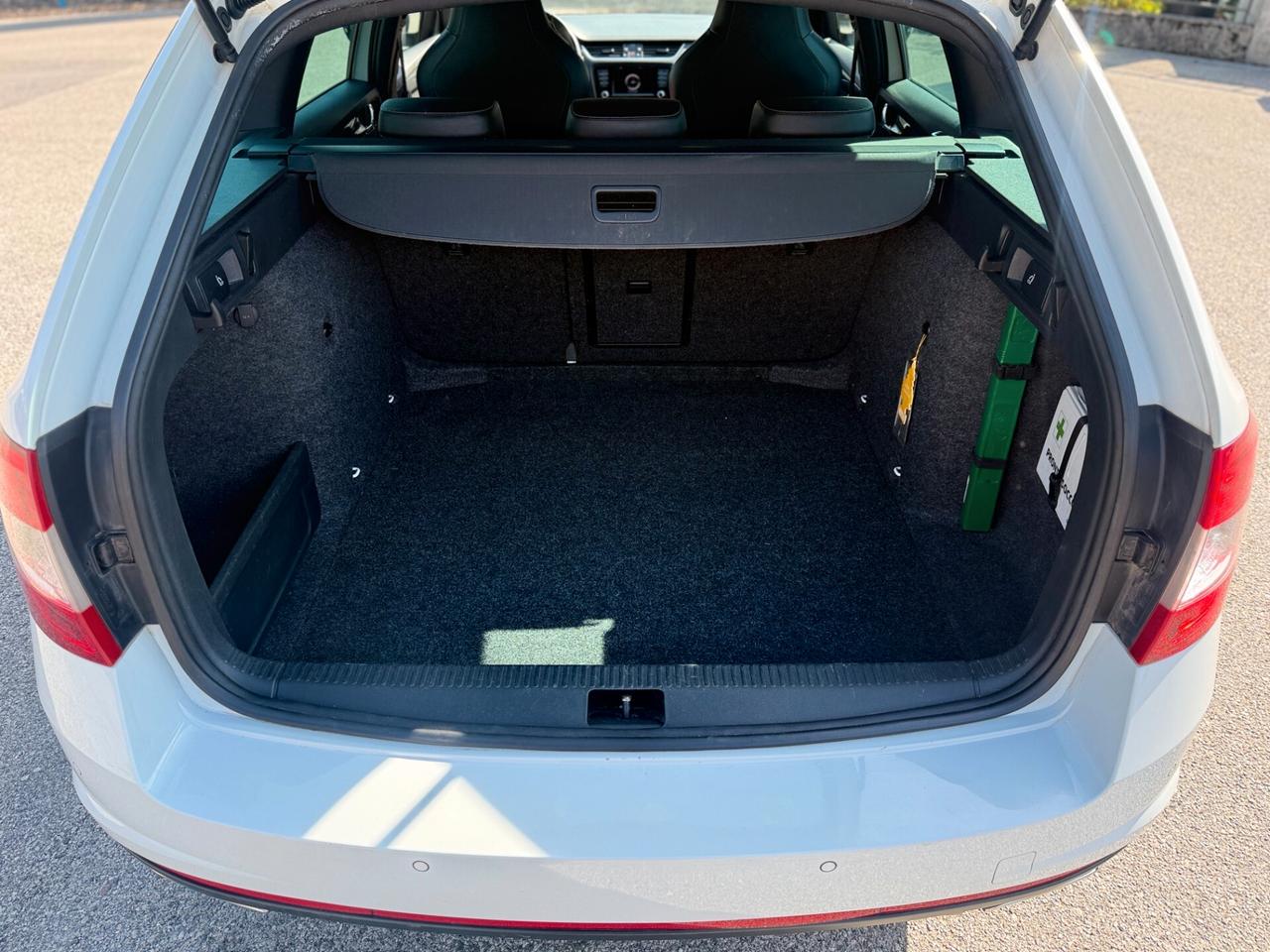 Skoda Octavia 2.0 TDI DSG Wagon RS E6 184CV