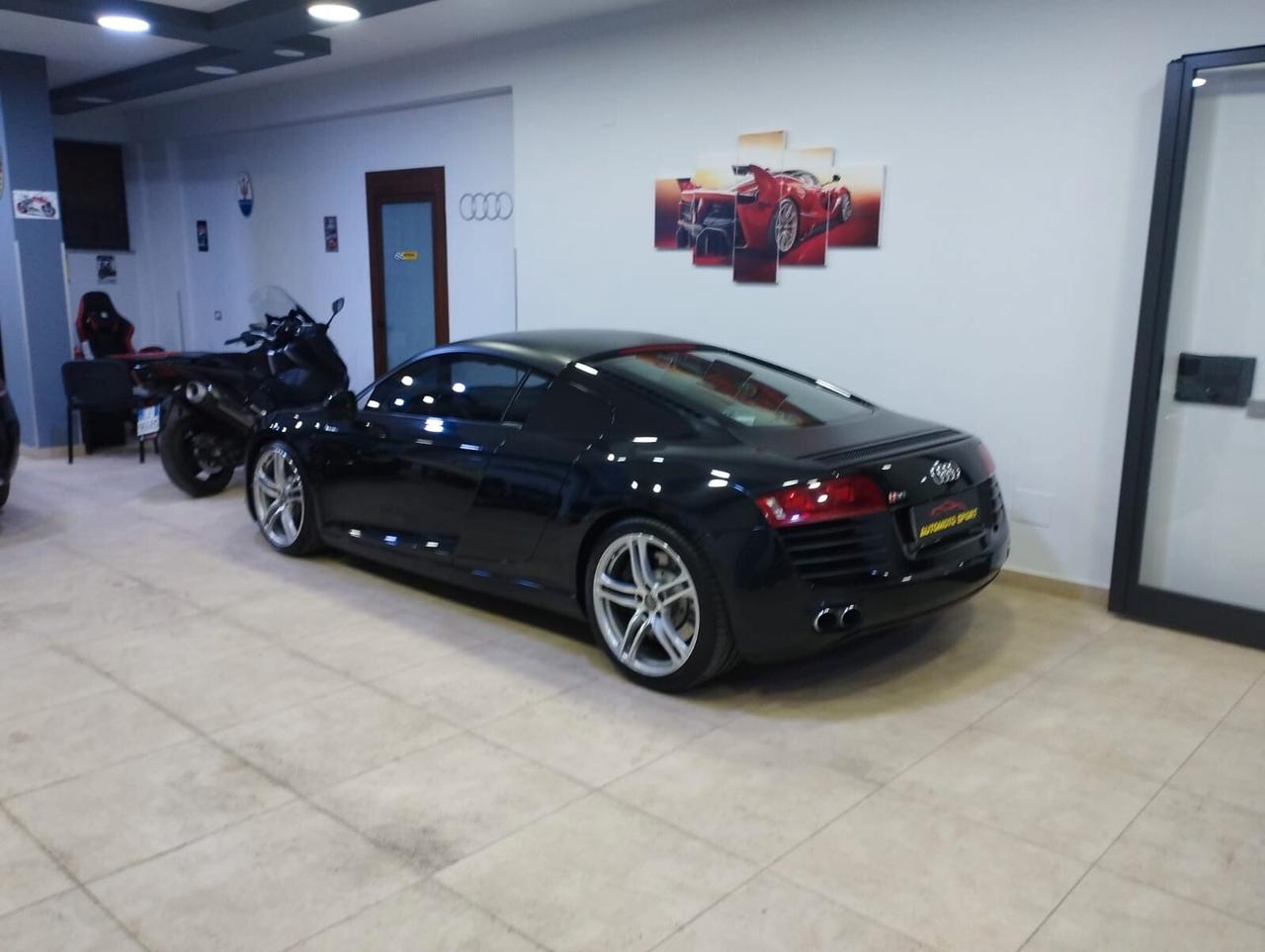 Audi R8 4.2 V8 FSI quattro R tronic