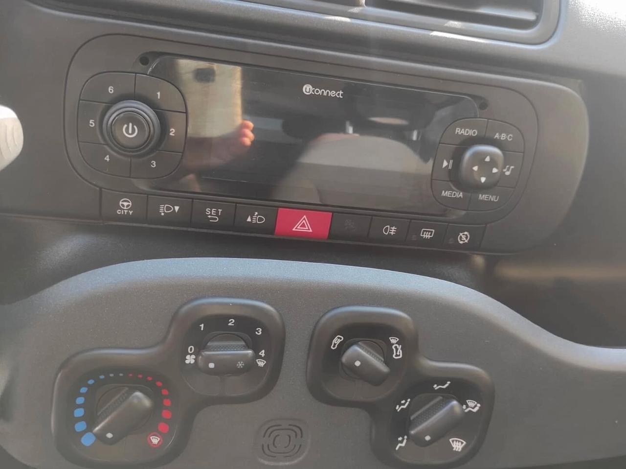 Fiat Panda 2017 1.3 mtj 95CV Uconnect Comandi al volante
