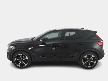 VOLVO XC40 B4 AWD automatico Momentum Pro