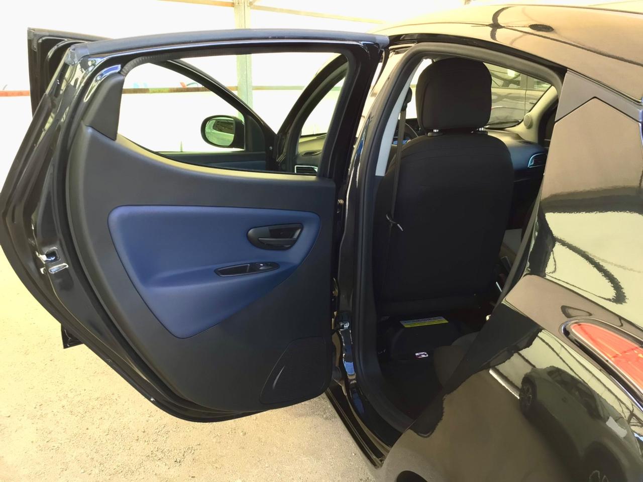 Lancia Ypsilon 1.0 FireFly 5 porte S&S Hybrid Platino