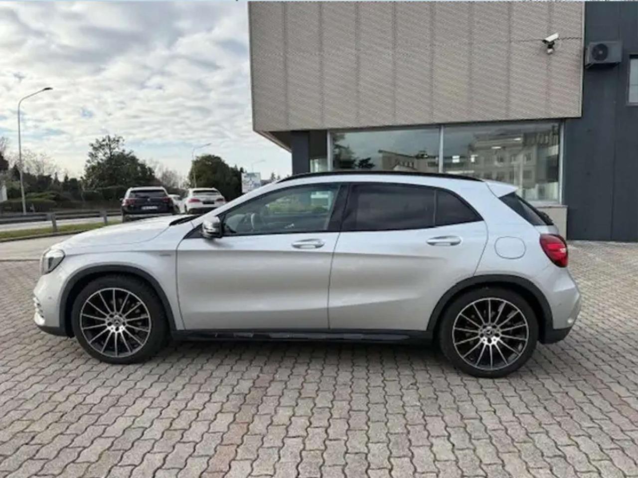 Mercedes-Benz GLA 220 GLA 220 d Premium edition1 4matic auto \\ 1 prop