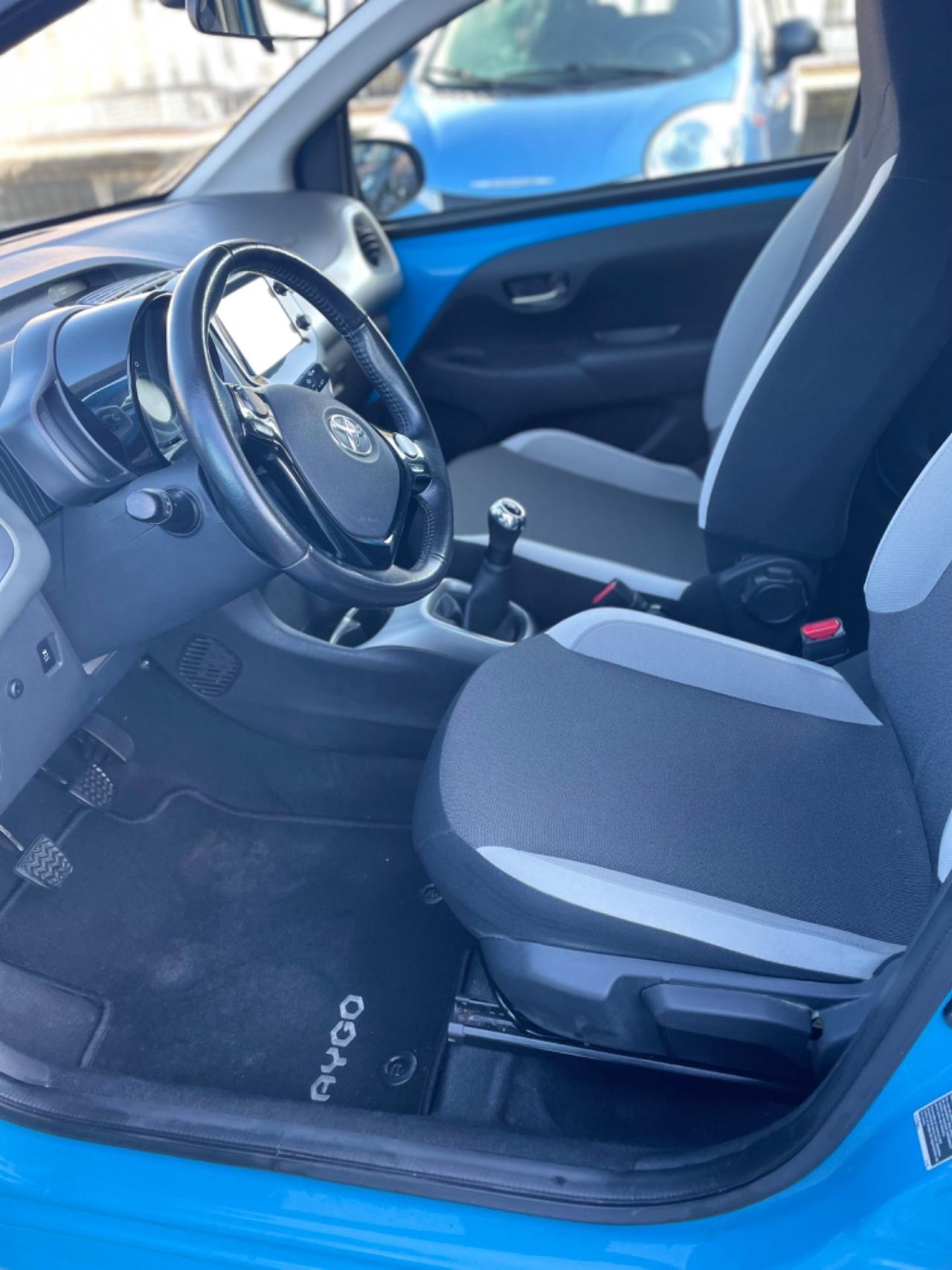 Toyota Aygo 1.0 VVT-i 69 CV 5 porte x-play TSS