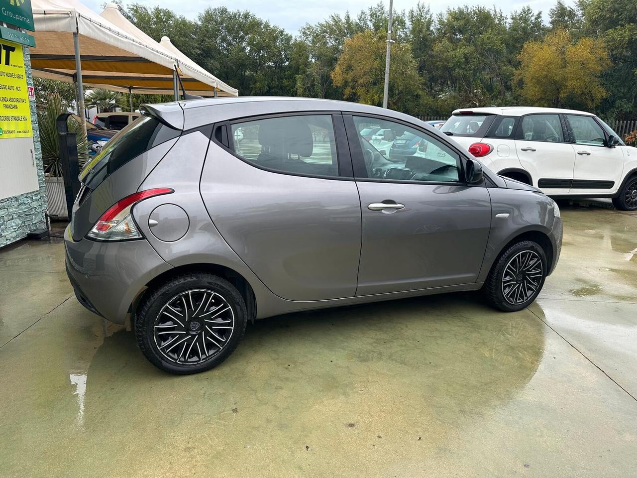 Lancia Ypsilon 1.0 FireFly 5 porte S&S Hybrid Ecochic Gold