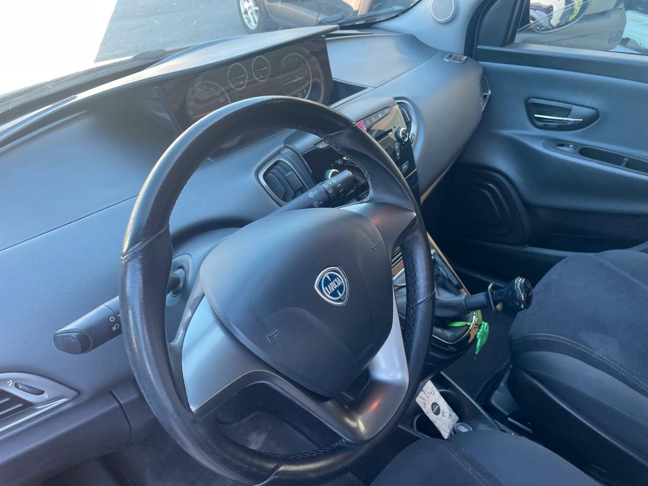 Lancia Ypsilon 1.2 69 CV 5 porte Silver