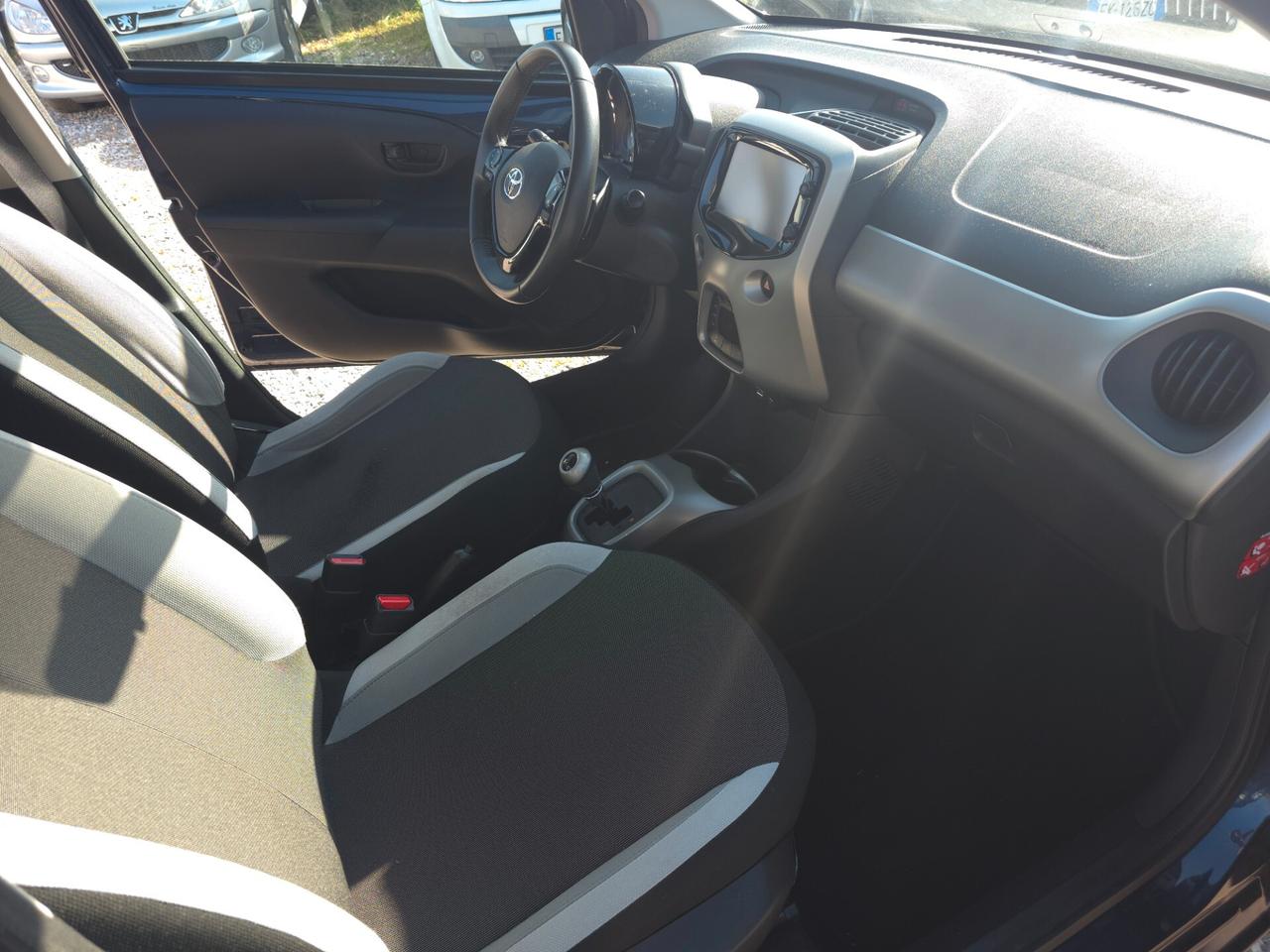 Toyota Aygo 1.0 VVT-i 69 CV 5 porte x-play MMT