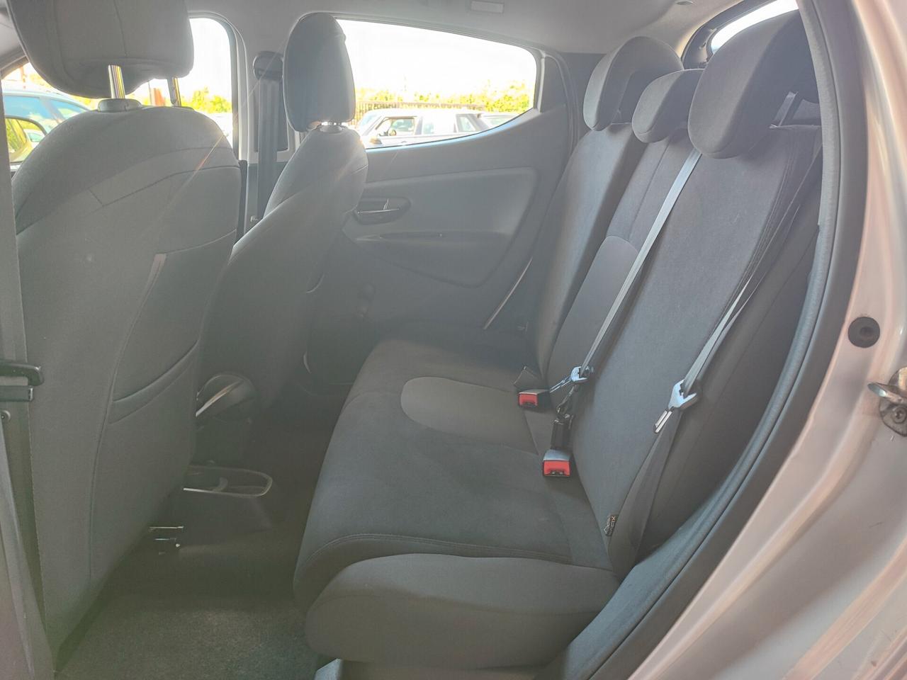 Lancia Ypsilon 1.2 69 CV Unyca