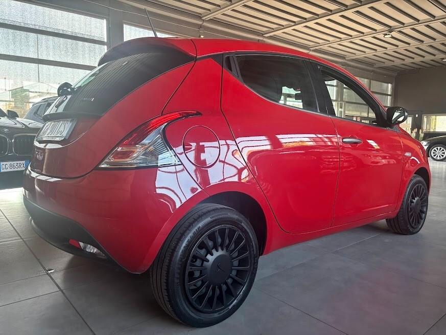 Lancia Ypsilon 1.0 5 porte Hybrid 50.000KM NEOPATENTATI