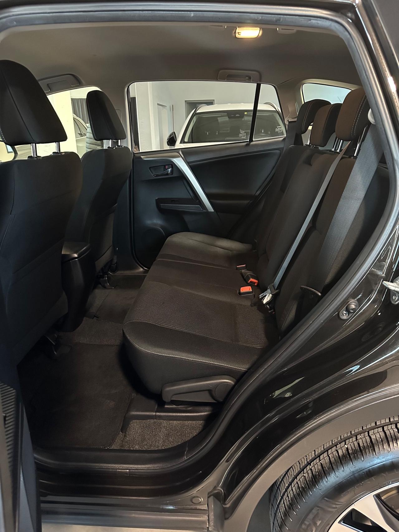 Toyota RAV 4 RAV4 2.0 D-4D 4WD Lounge White Ed.