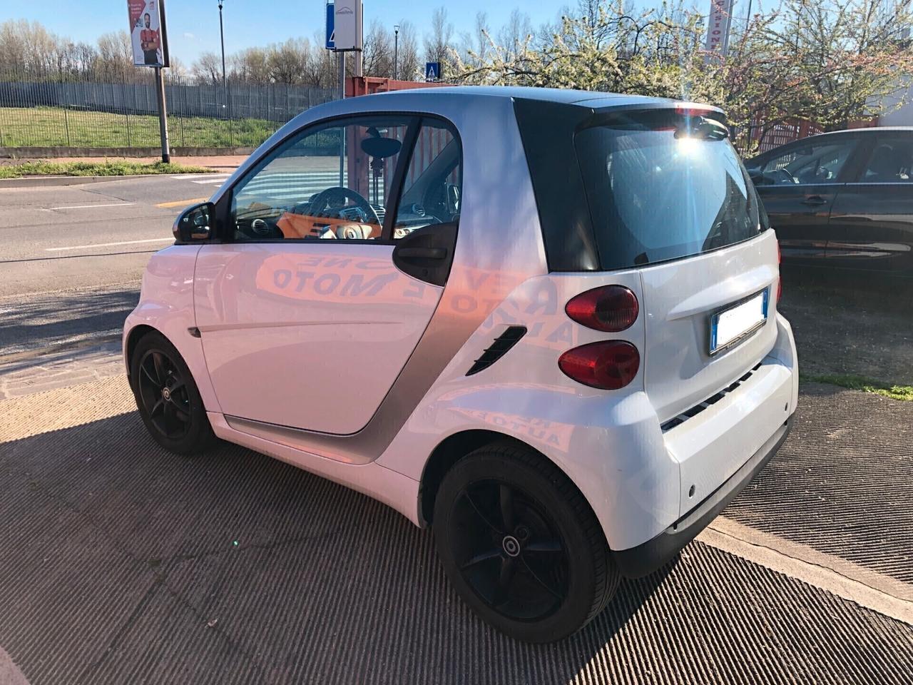 Smart ForTwo 1000 52 kW MHD coupé HI-TECH