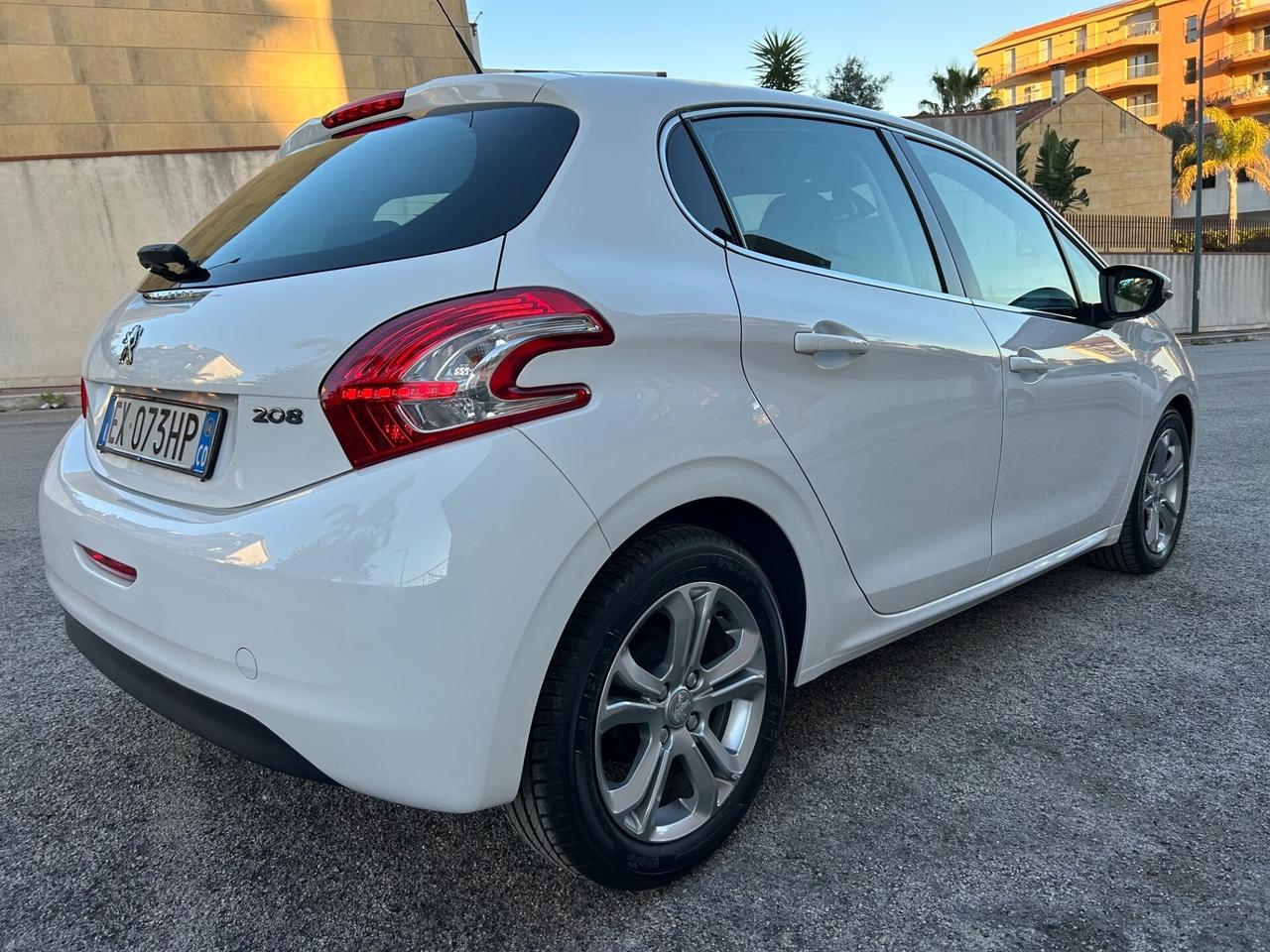 Peugeot 208 1.2 VTi allure ideale per neopatentati