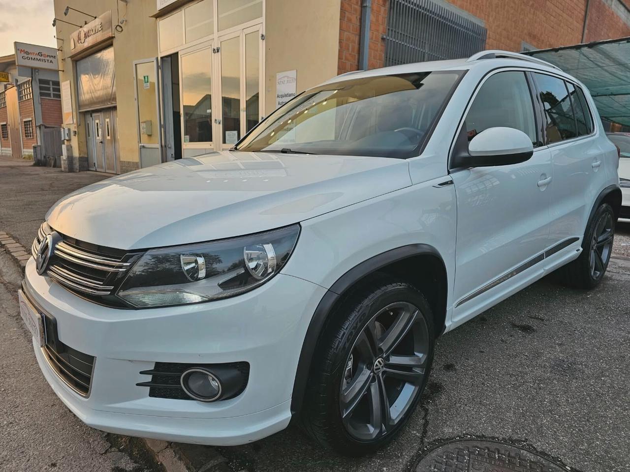 Volkswagen Tiguan 2.0 TDI 177cv R-Line 4Motion DSG*Navi*19*