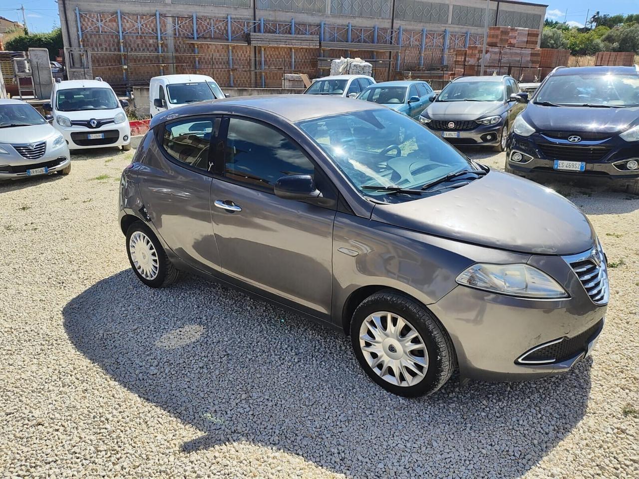Lancia Ypsilon 1.2 69 CV 5 porte S&S Gold