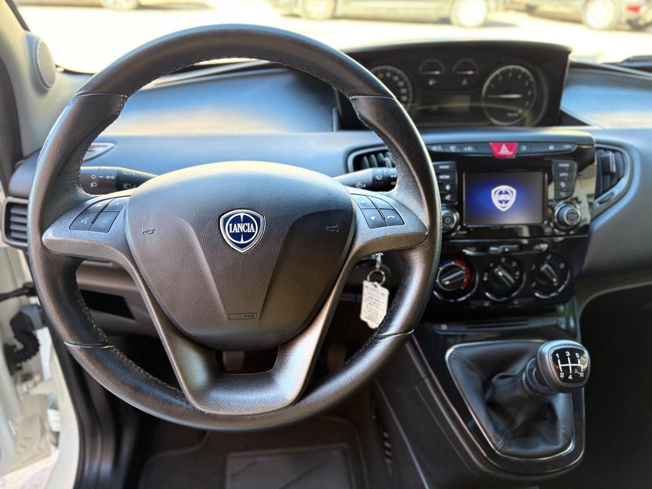 Lancia Ypsilon 1.2 69 CV 5P Gold UCONNECT Blue&Me