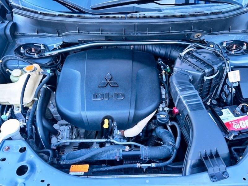 Mitsubishi Outlander 2.2 DI-D Instyle 7 p.ti DPF + Gancio Traino