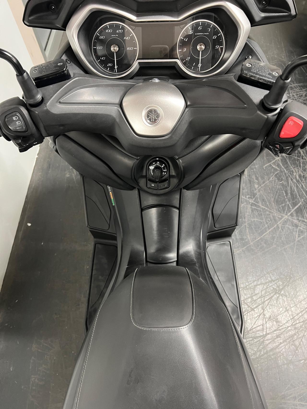 Yamaha X-Max 300