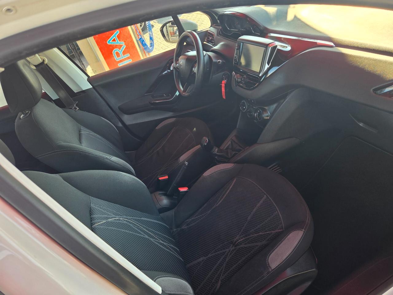 Peugeot 208 1.4 HDi 68 CV 5 porte 2013