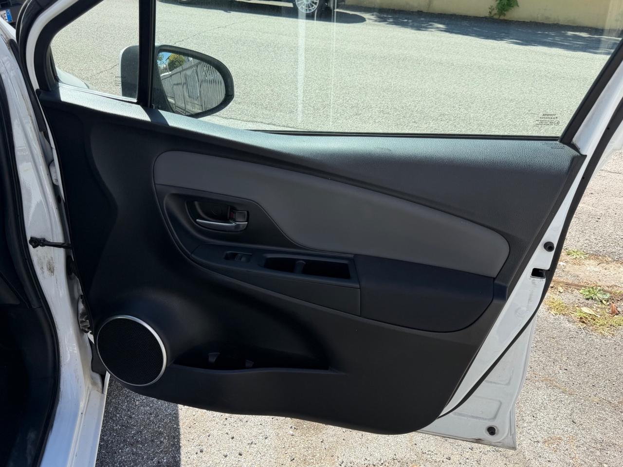 Toyota Yaris 1.5 Hybrid BASSI CONSUMI - CAMBIO AUTOM - NEOP.