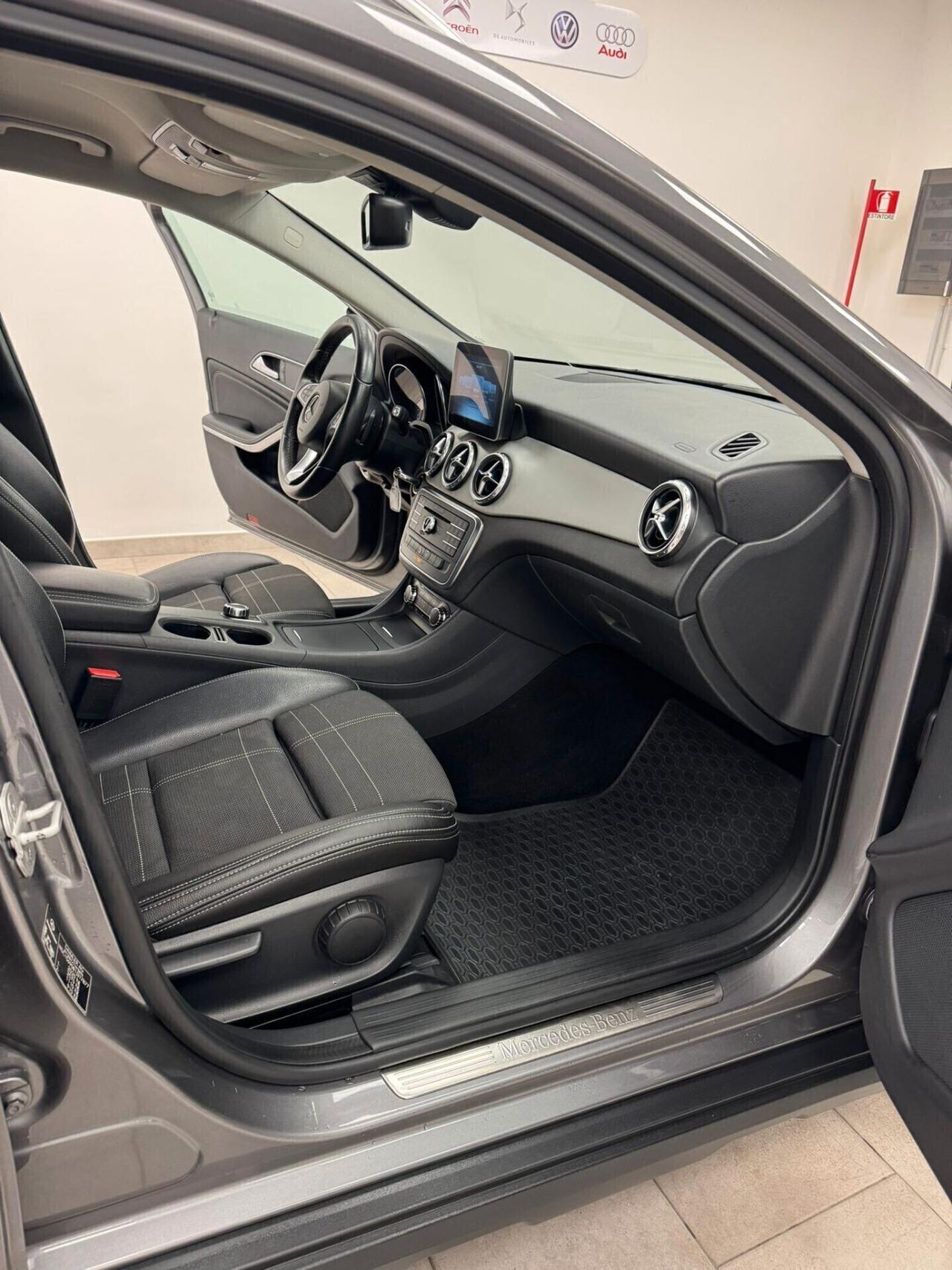 MERCEDES-BENZ GLA 200 D AUTOMATC PREMIUM