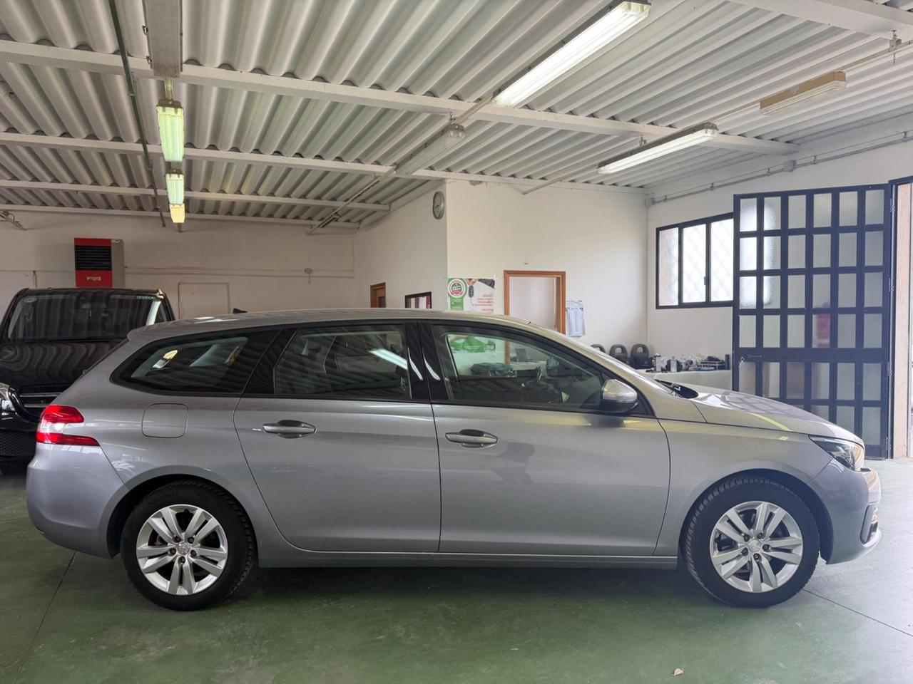 Peugeot 308 BlueHDi 130 S&S SW Allure
