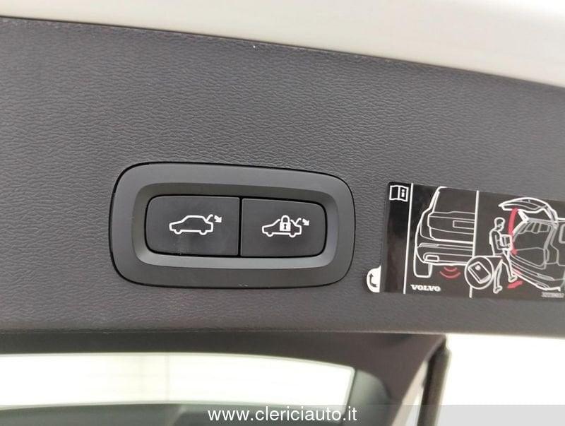 Volvo XC40 B4 AWD Geartronic Momentum Pro