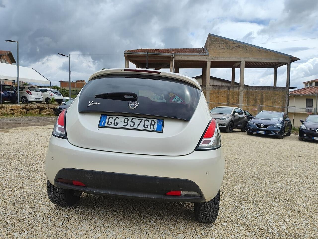 Lancia Ypsilon 0.9 TwinAir 85 CV bianco perla