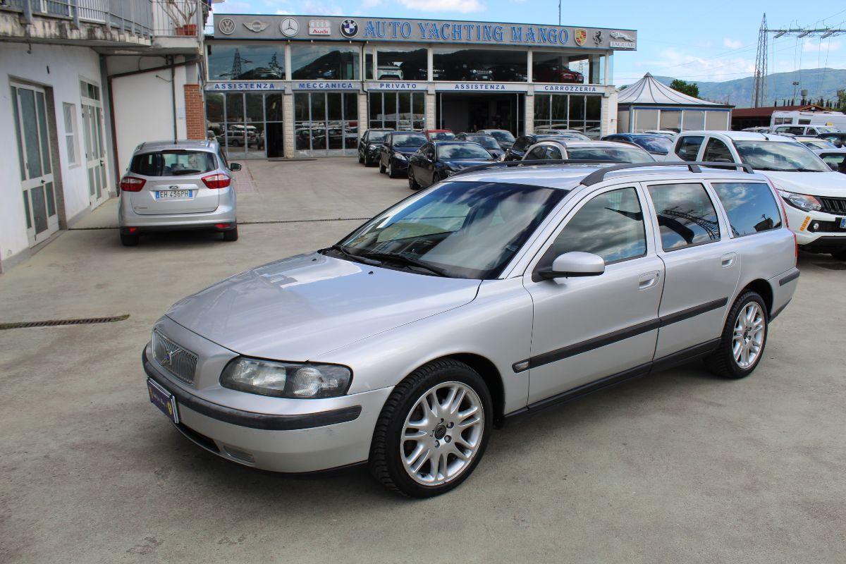 VOLVO - V70 - 2.4 D5 20V Momentum