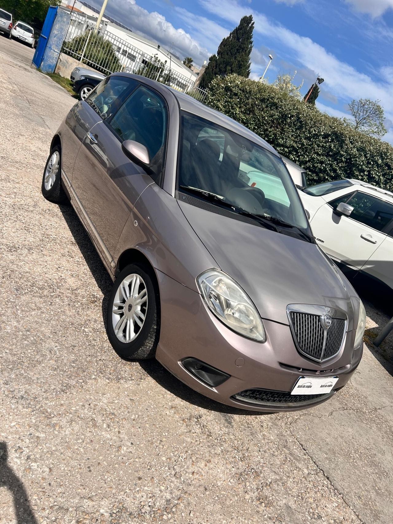 Lancia Ypsilon 1.4 Platino