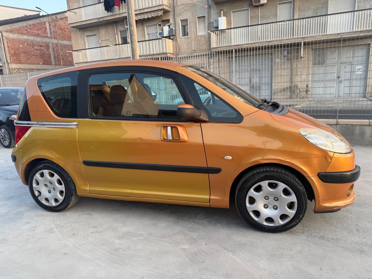 Peugeot 1007 BENZINA PER NEO PATENTATI
