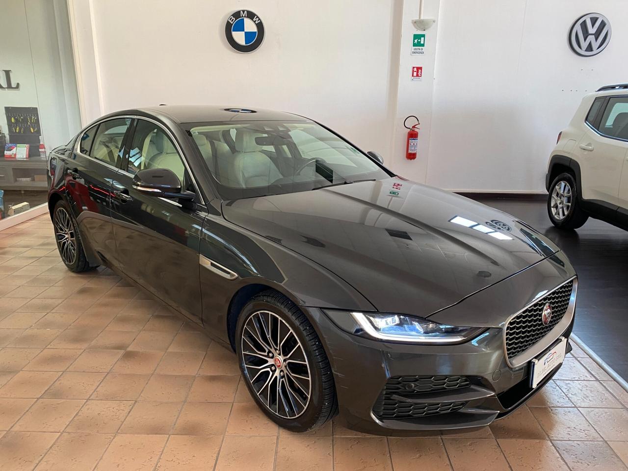 Jaguar XE 2.0 D 180 CV aut. R-Dynamic HSE