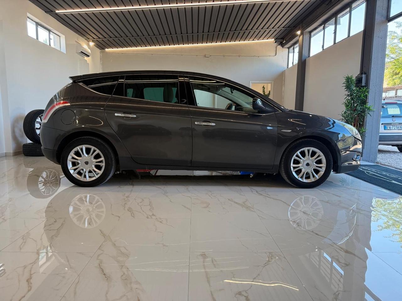Lancia Delta 1.6 MJT DPF 105 CV Silver