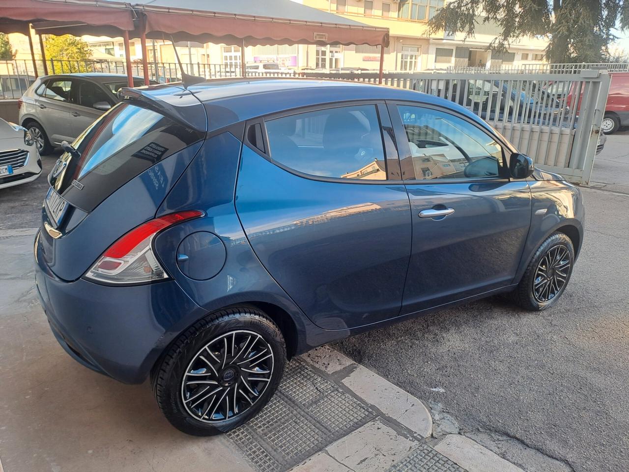 Lancia Ypsilon 1.0 FireFly 5 porte S&S Hybrid Ecochic Gold