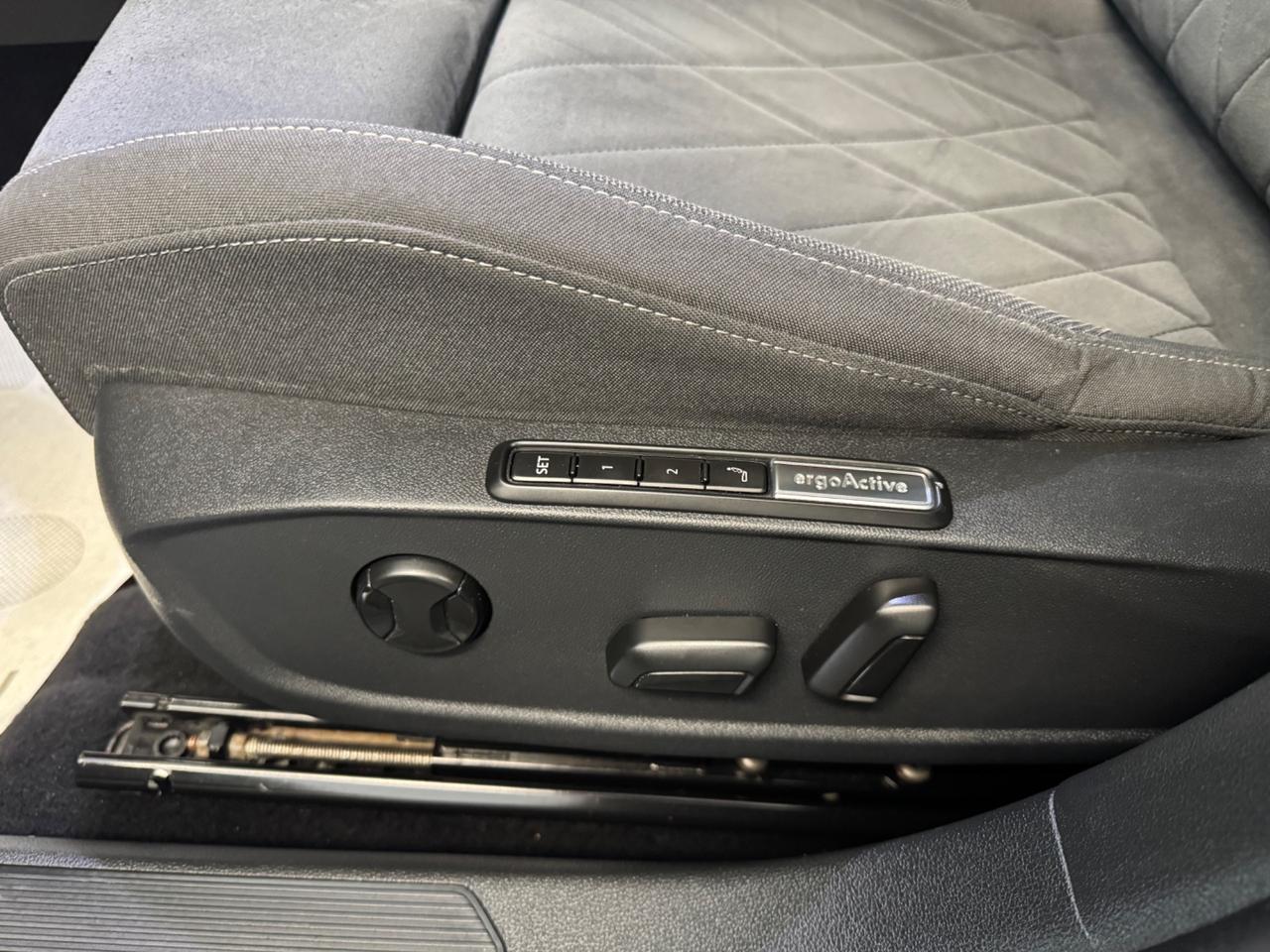 Volkswagen Golf 8 2.0 TDI 116 Cv Style