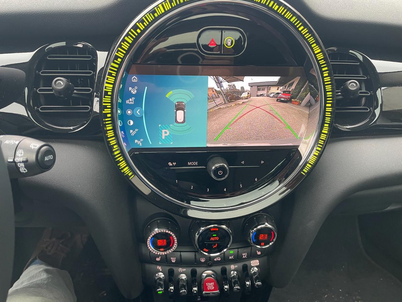 Mini IV F56 3p 1.5 Essential auto Full. 11.000 KM !!