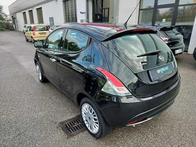 Lancia Ypsilon 1.2 69 CV 5 porte Silver