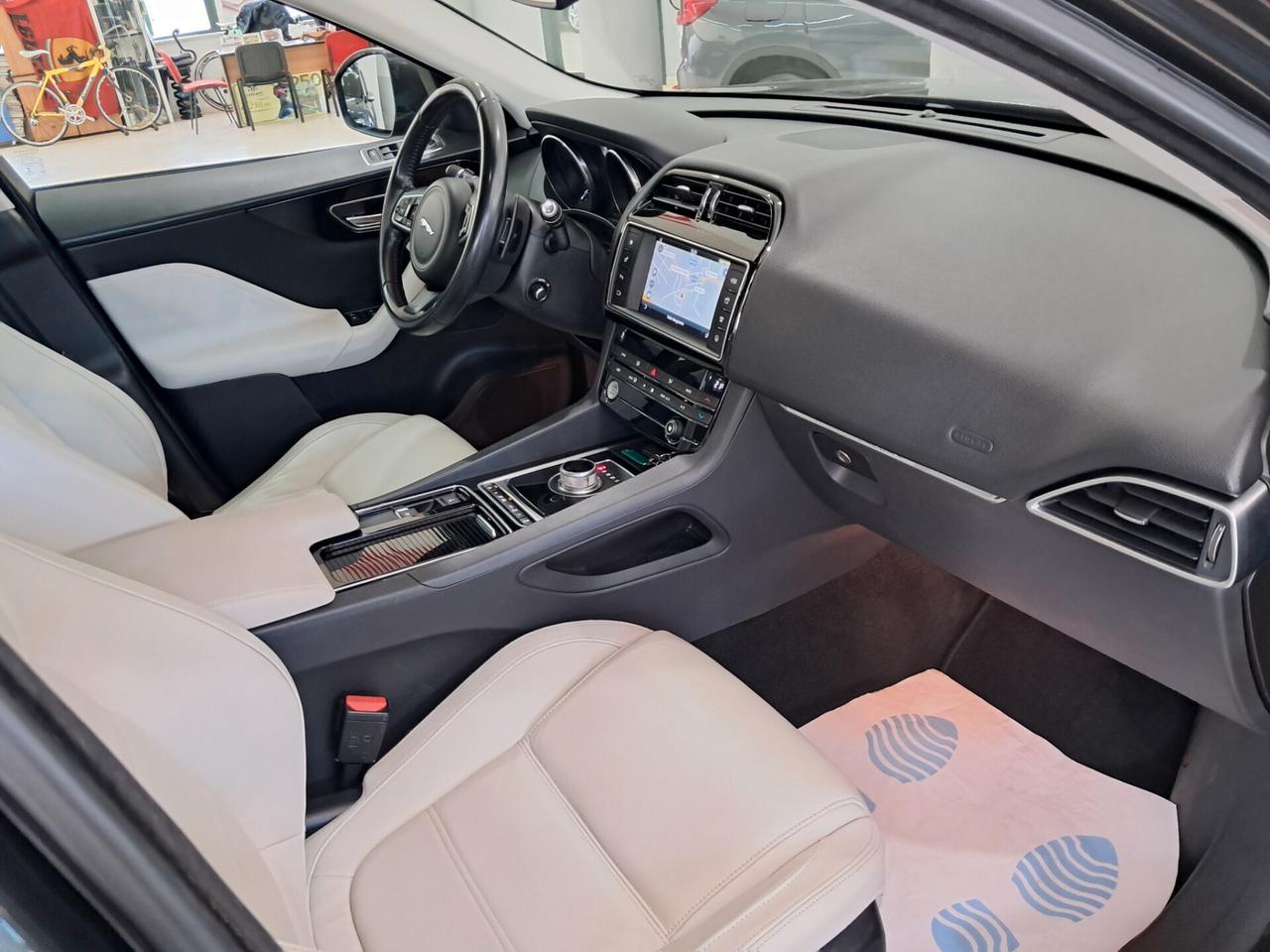 Jaguar F-Pace 2.0 D 180 CV AWD Prestige