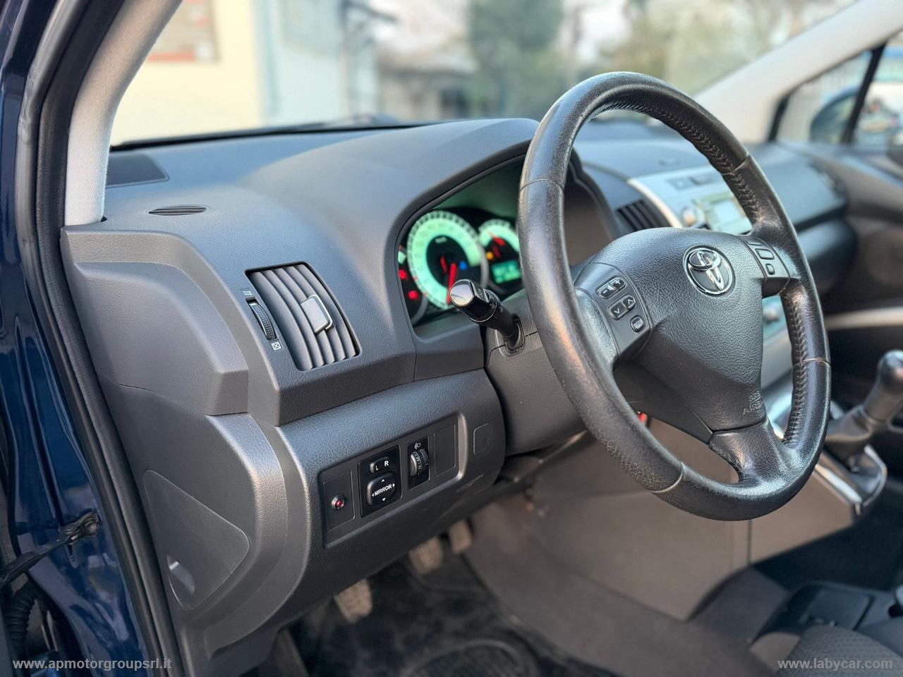 TOYOTA Corolla Verso 2.0 16V D-4D Sol 7 POSTI