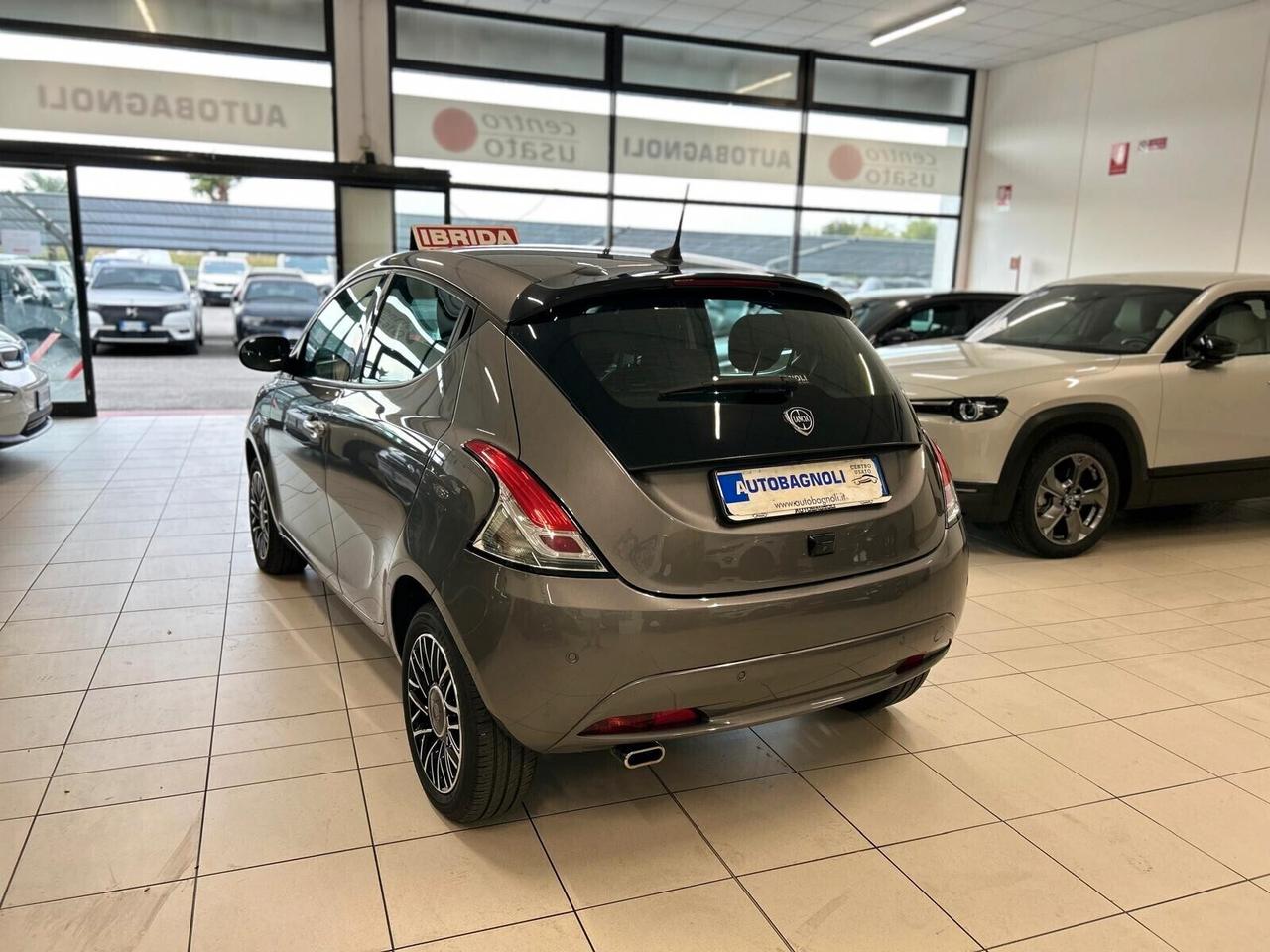Lancia Ypsilon PLATINO 1.0 FireFly Hybrid SPOTICAR