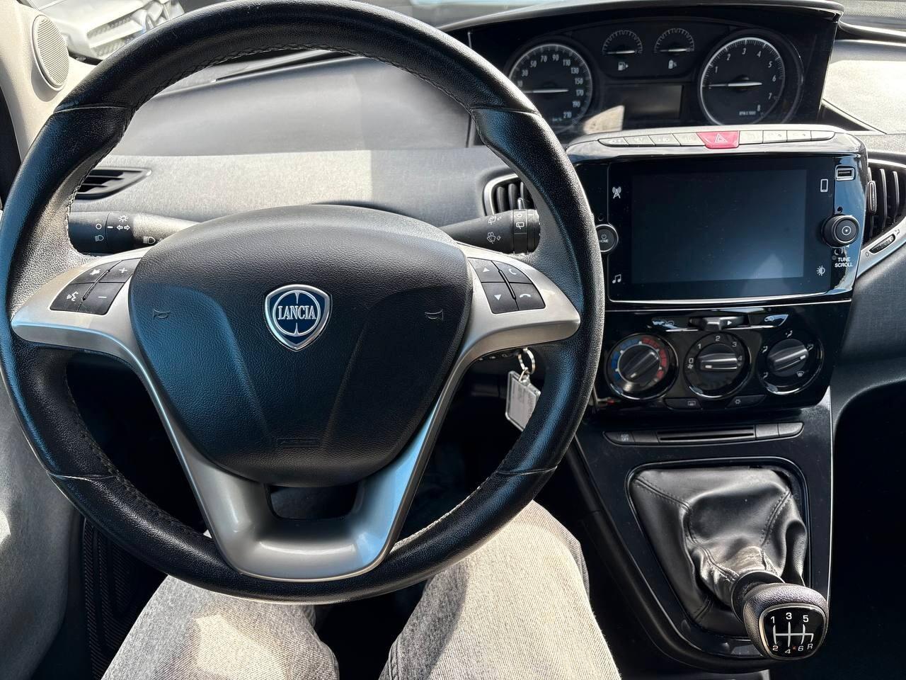 Lancia Ypsilon 1.0 FireFly 5 porte S&S Hybrid Gold