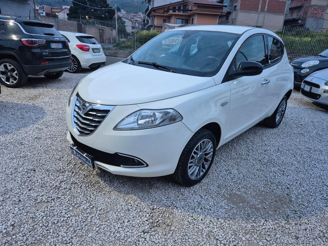 Lancia Ypsilon 0.9 TwinAir 85 CV 5 porte Metano Ecochic Gold