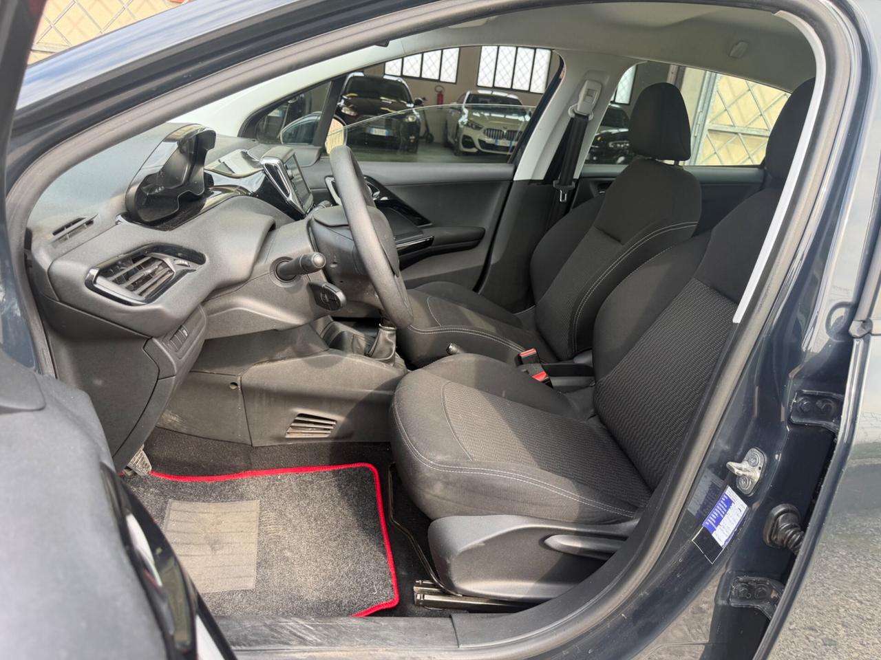 Peugeot 208 allure Garanzia 12 MESI